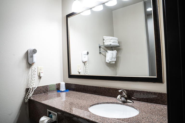 Bathroom 4, Lucille's Hotel, Restaurant, & Bar, Custer