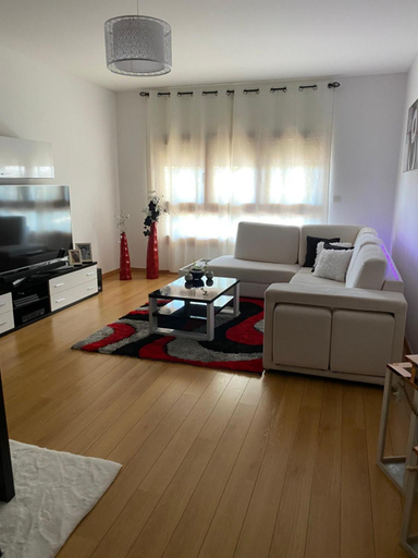 2, NuriahBoutique Sacavem, Loures