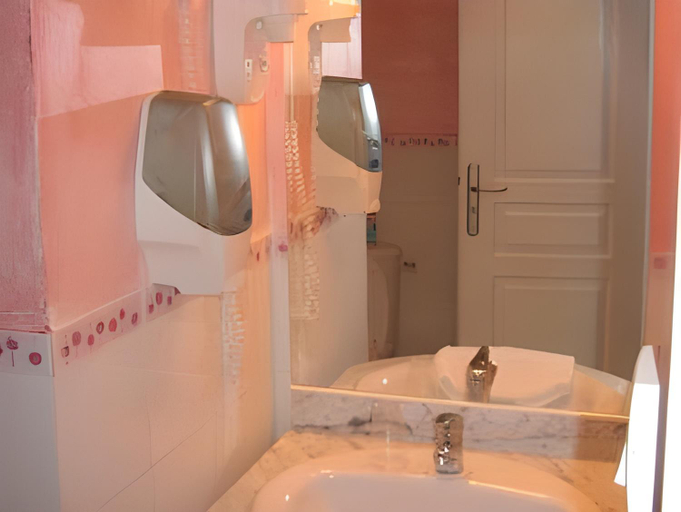 Bathroom 12