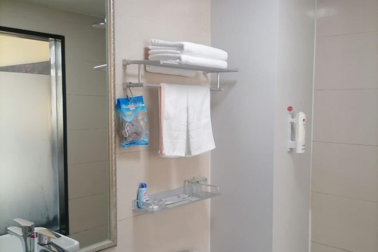 Bathroom 5, Jia Yuan Hotel, Jining