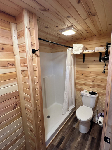 Bathroom 4, Pine Haven Lodging, Pennington