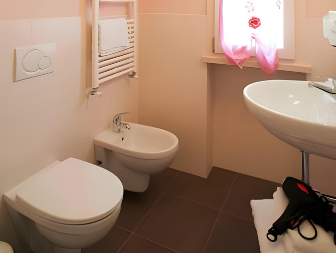 Bathroom 10