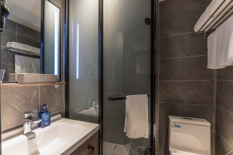 Bathroom 3, Hanting Hotel Xuzhou Deji Square, Xuzhou