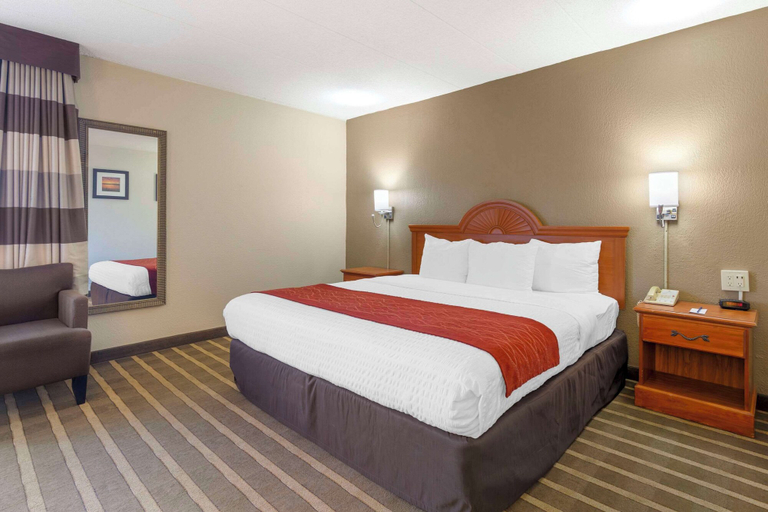 Bedroom 3, Comfort Inn University Center, Fairfax City