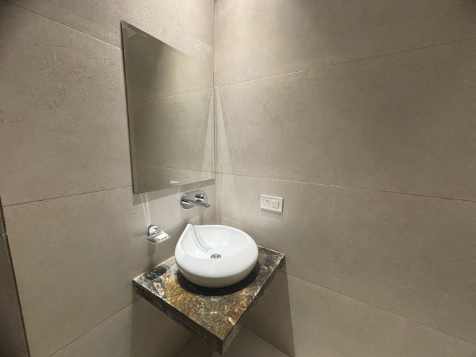 Bathroom 3, Hotel Moon Inn, near Golden Temple and Jallianwala Bagh, Amritsar