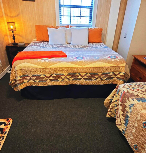 Bedroom 3, The Cascades Inn, Rabun