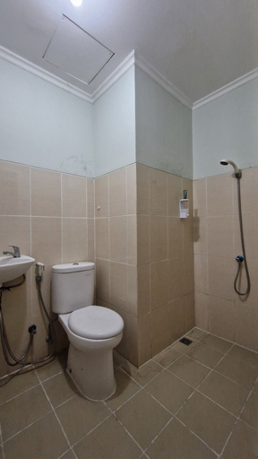Bathroom 5, Artistic Living Bale Hinggil Studio, Surabaya