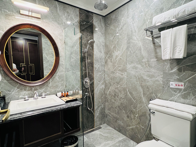 Bathroom 4, Hotel du Monde Art, Long Biên