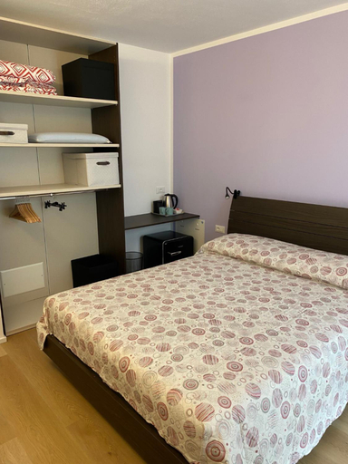 Bedroom 2, Lotus Garda, Trento