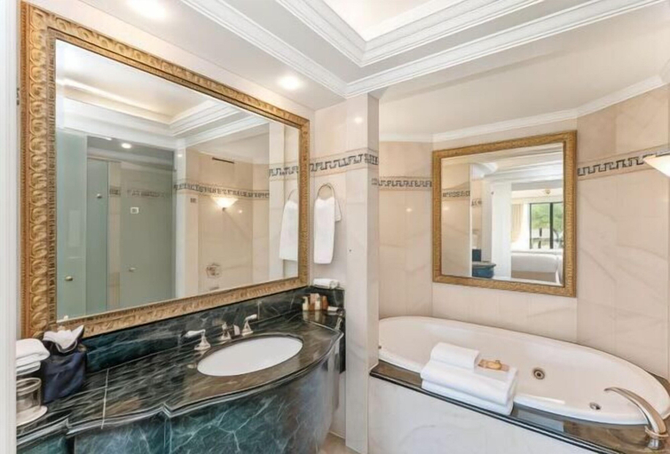 Bathroom 14