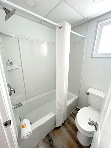 Bathroom 4, Lani Kai Beachfront Resort, Lee