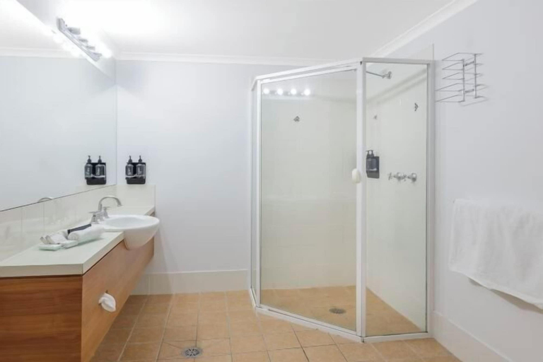 Bathroom 10