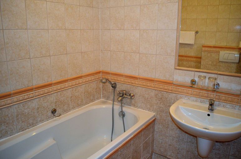 Bathroom 3, Renesance Krásná Královna, Karlovy Vary