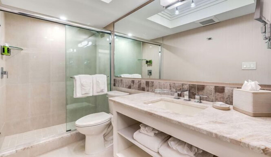 Bathroom 5, Sanibel Inn, Lee
