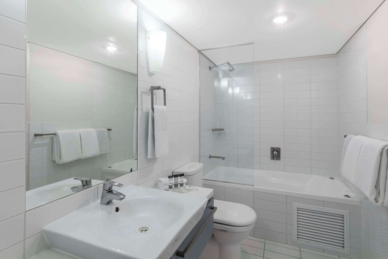Bathroom 5, Oaks Adelaide Horizons Suites, Adelaide