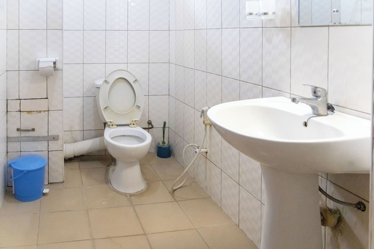 Bathroom 4, Durban Hotel, Ilala