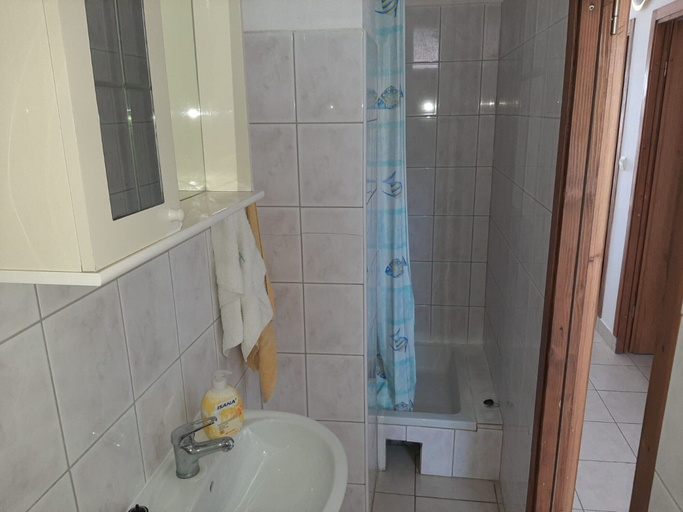 Bathroom 5, Comfortable Holiday Home in Okrug Gornji, Okrug