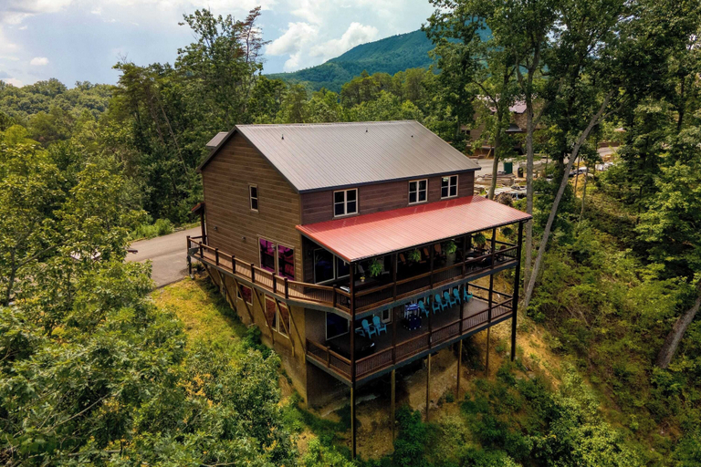 Exterior & Views 1, Wanderer by Avantstay Sleeps 34, A+ Custom Smokies Cabin, Sevier