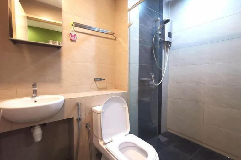 Bathroom 16