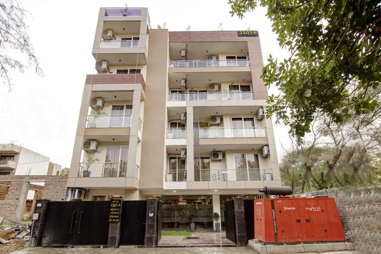 Limewood stay Hotel- Golf Course Road, Gurgaon