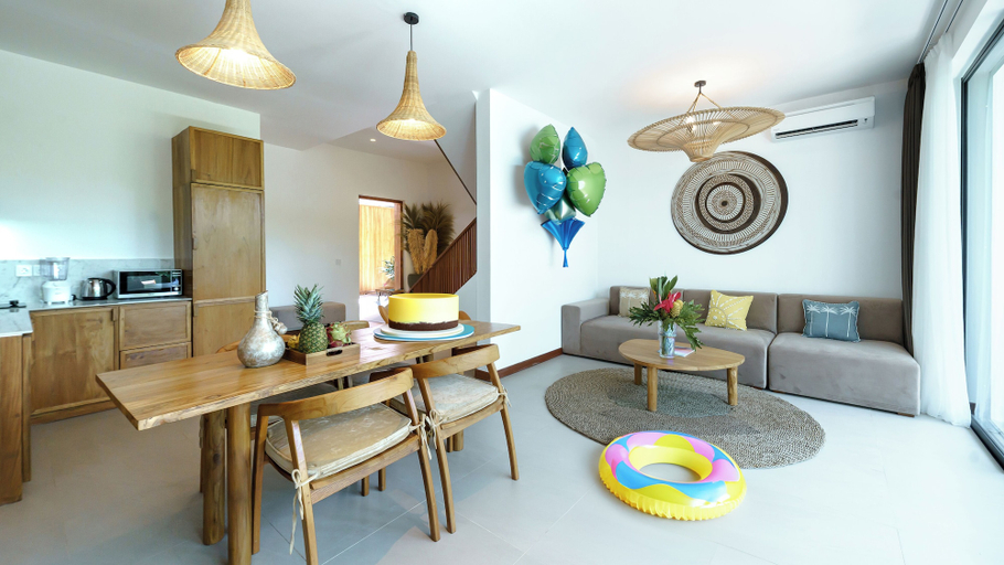 Dining Room 11