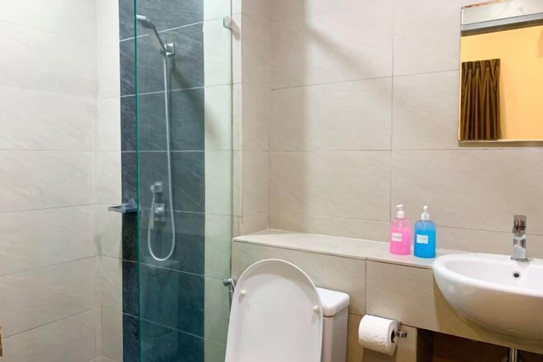 Bathroom 10