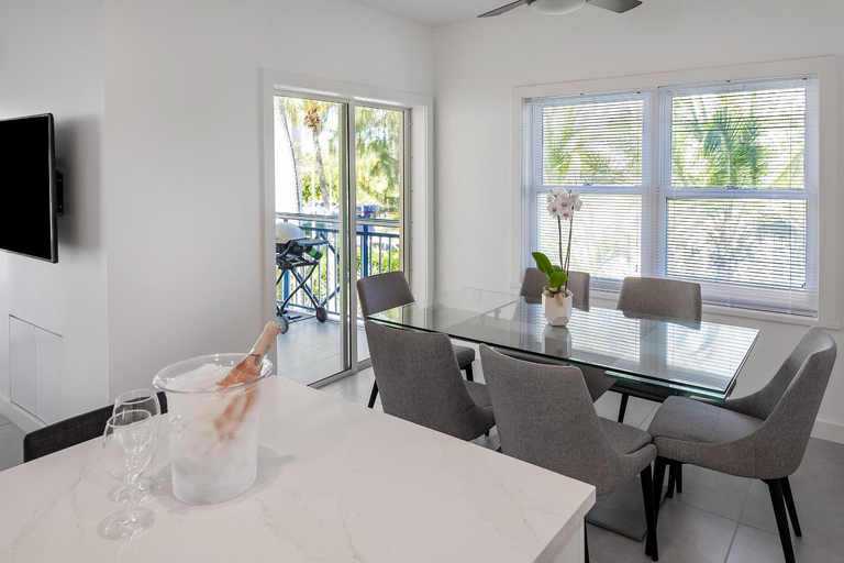 Others 5, Carpe Diem 3 BR Condo