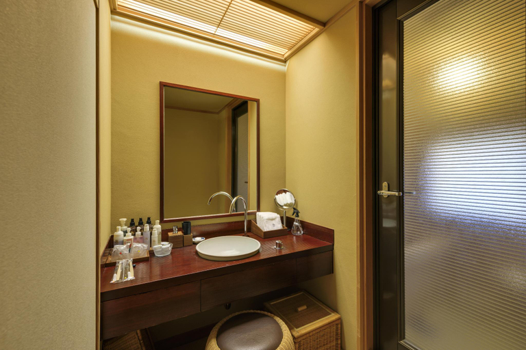 Bathroom 12