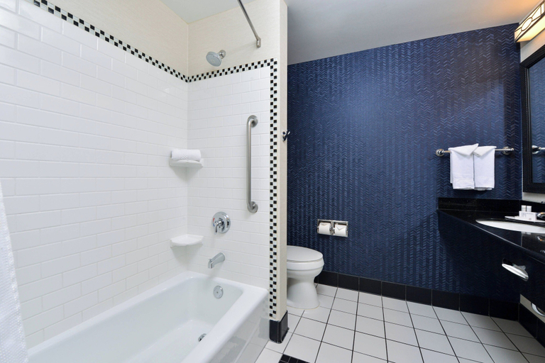 Bathroom 5, Fairfield Inn & Suites Santa Cruz - Capitola, Santa Cruz