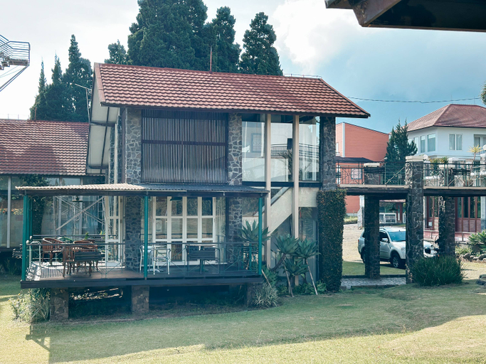 Exterior & Views 5, De Villa Istana Bunga by HouseinBandung, Bandung