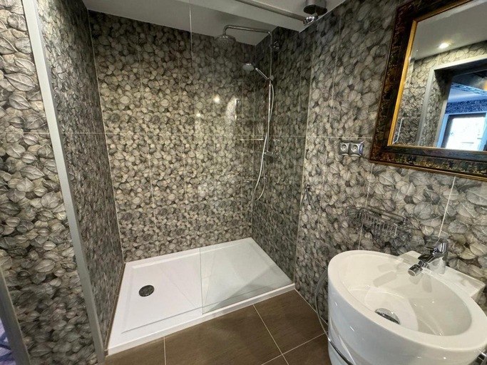 Bathroom 3