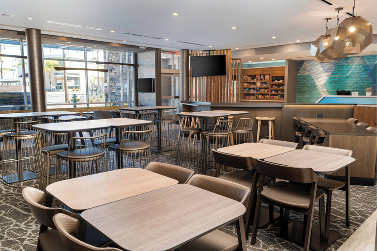 Food & Drinks 5, SpringHill Suites by Marriott Irvine Lake Forest, Orange
