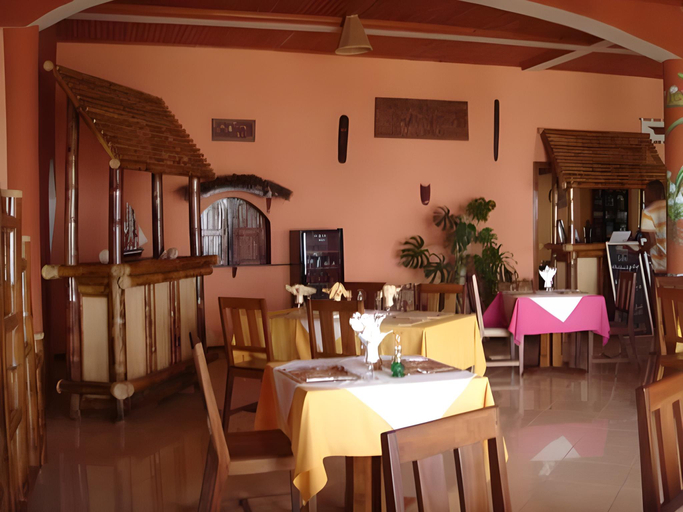Food & Drinks 5, Vanivola Hotel, Analanjirofo