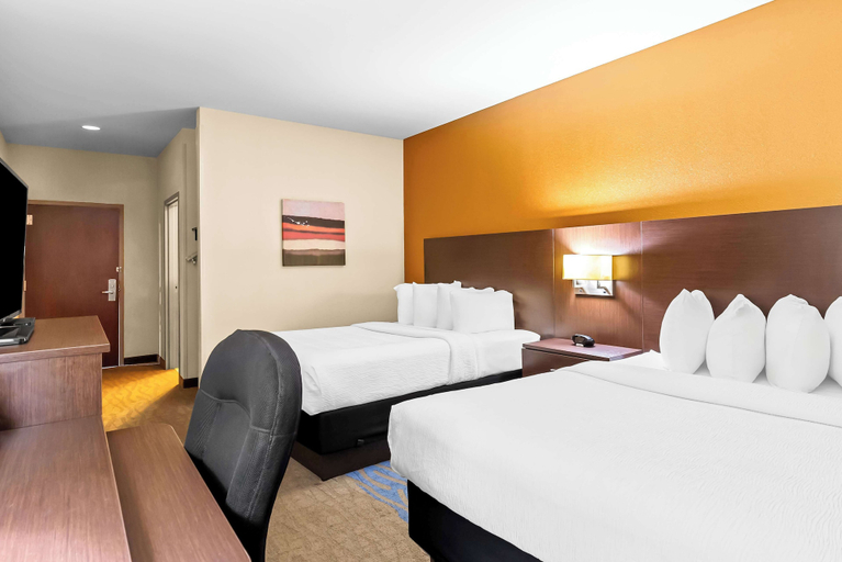 Bedroom 3, Best Western St. Louis Airport North Hotel & Suites, Saint Louis