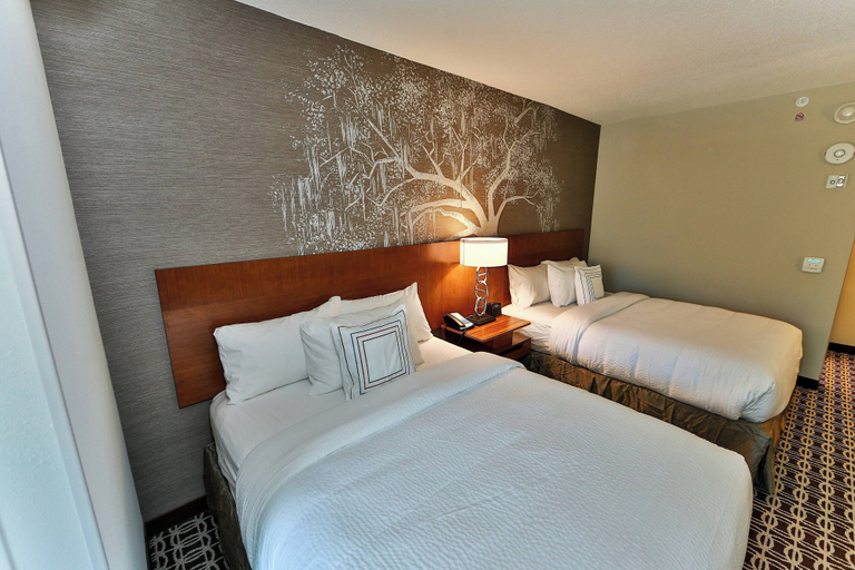 Bedroom 3, Fairfield Inn & Suites by Marriott Savannah Midtown, Chatham