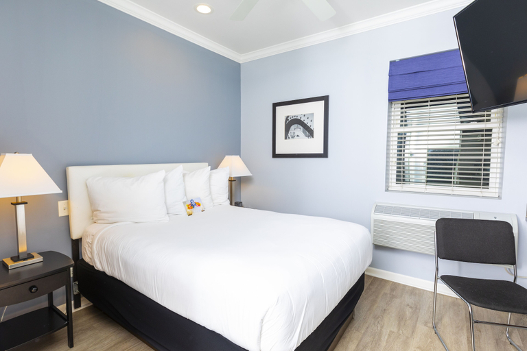 Bedroom 3, Hotel Chicago West Loop, SureStay Collection by Best Western, Cook