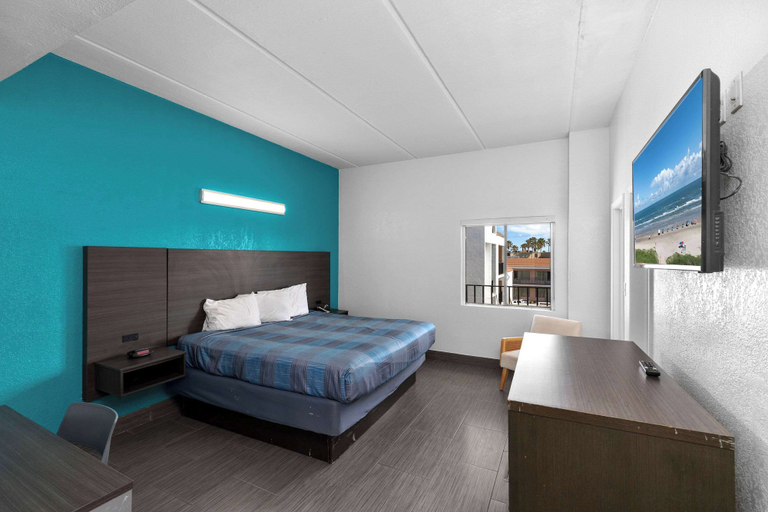 Bedroom 2, WindWater Hotel and Marina, Cameron