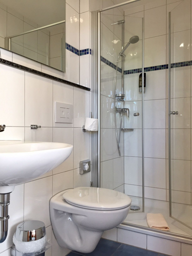 Bathroom 3, ランドガストホフ ツア タンネ, Gotha