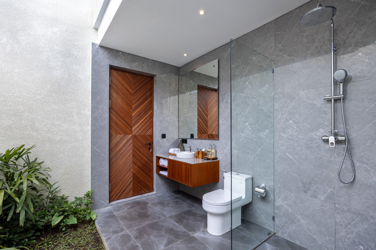 Bathroom 9