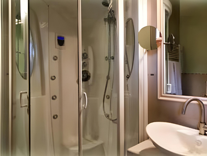 Bathroom 17