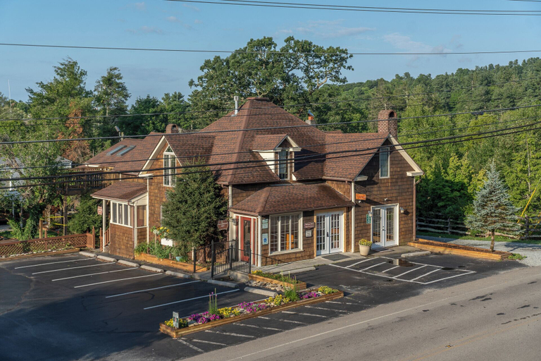 Exterior & Views