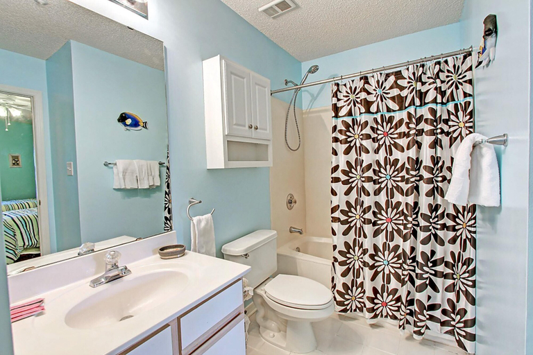 Bathroom 4, Maravilla 3202, Walton