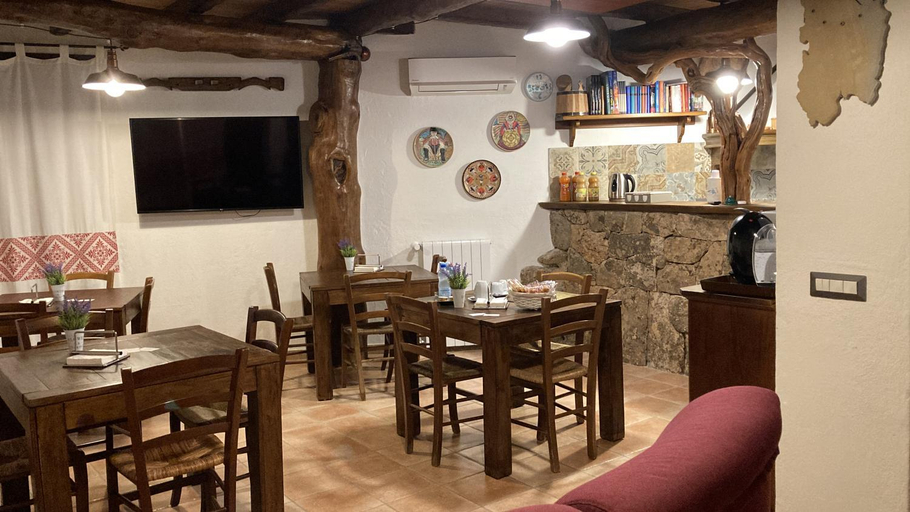 Food & Drinks 4, ANTICHE TERRE Di GALLURA, Olbia-Tempio