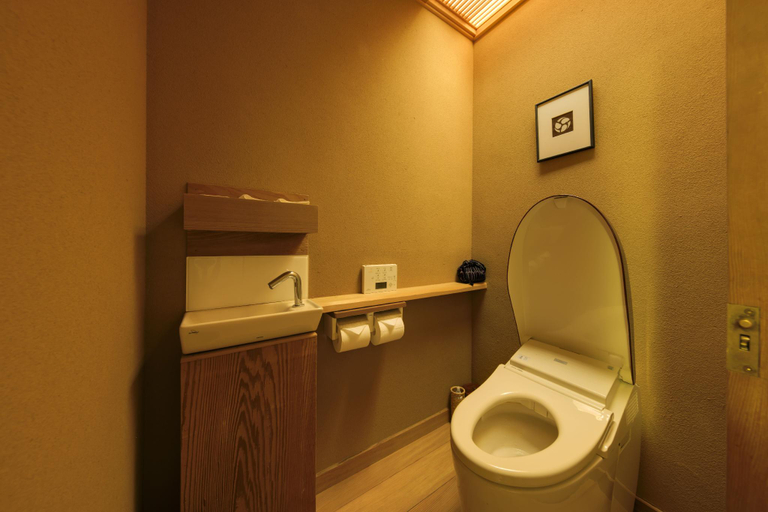Bathroom 10