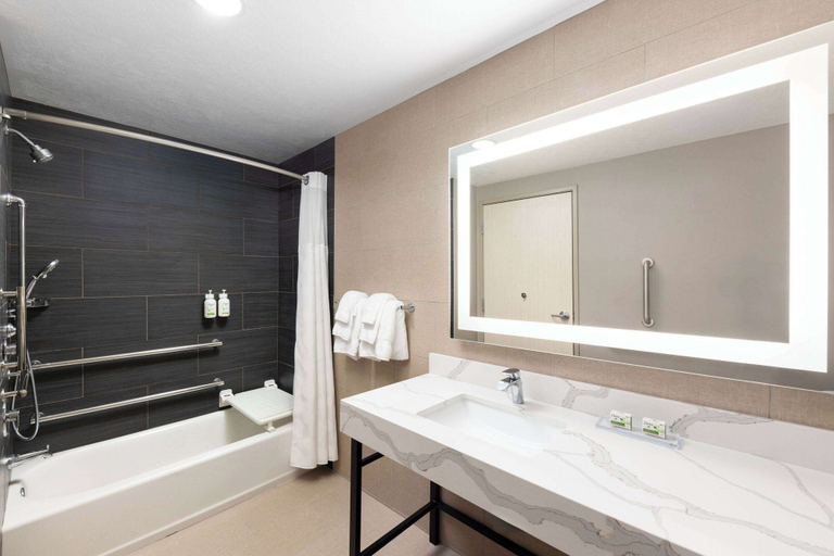 Bathroom 4, Wingate by Wyndham Kingman, Mohave