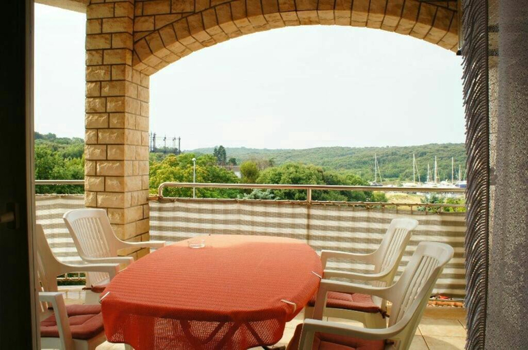 Others 3, Apartments E&F, Veruda Porat, free parking, Pula