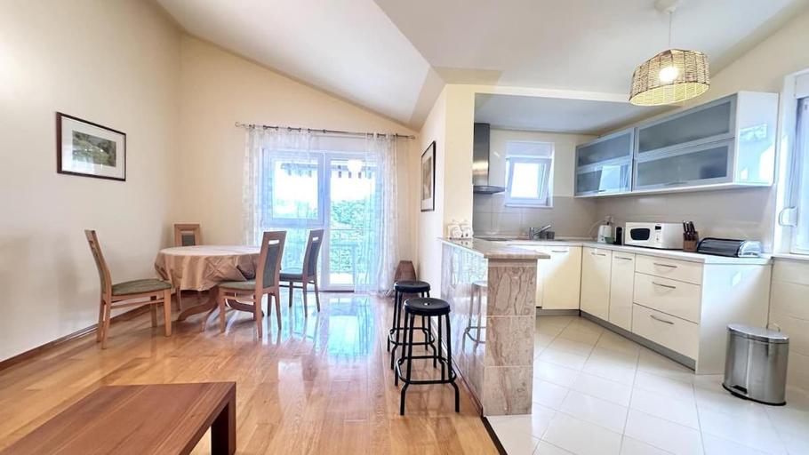 2, Spacious Apt in Tisno Near Garden Resort – 4 Min, Tisno