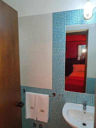 Bathroom 3, Hotel Proibito, Napoli