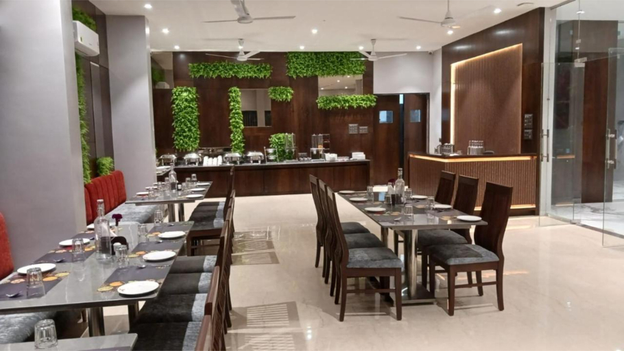 Food & Drinks 2, Alaukik Hotel, Ahmadnagar