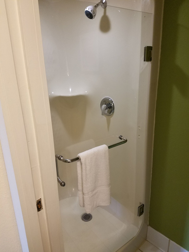 Bathroom, Wingate by Wyndham Macon I-475, Bibb